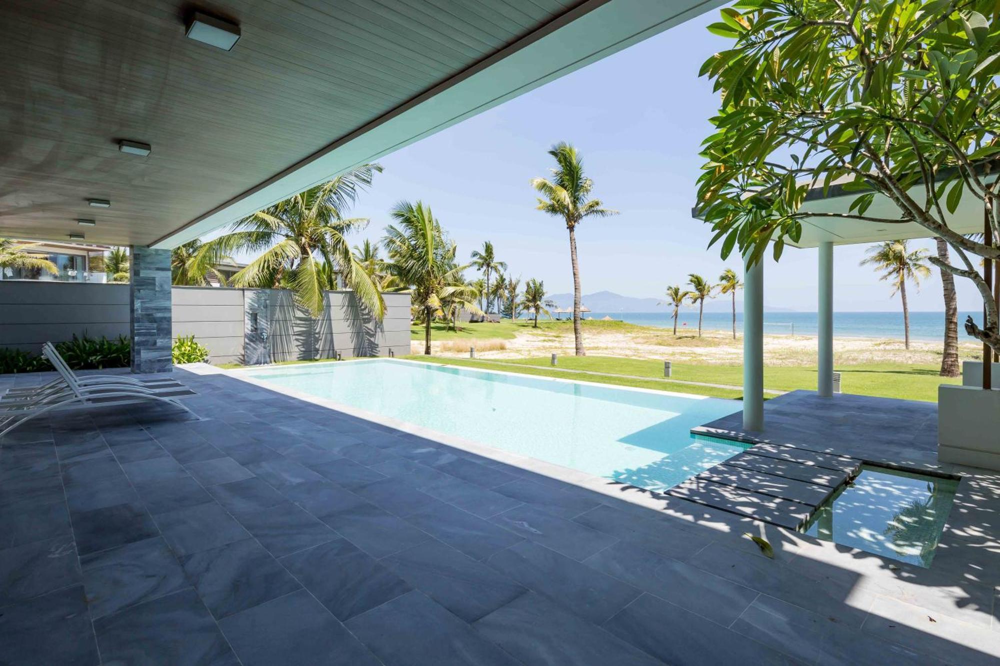 Deluxe Beach Villas By Danatrip Da Nang Exterior photo